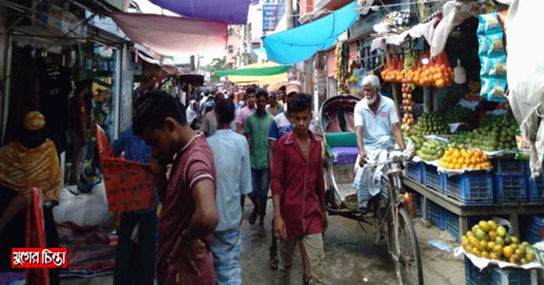 লকডাউন মানে না গোপালদী বাজার