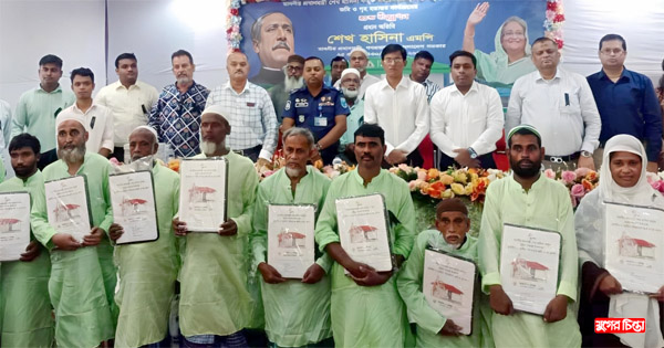 সদর উপজেলায় গৃহহীনদের মাঝে ১৮৪টি ঘর বিতরণ