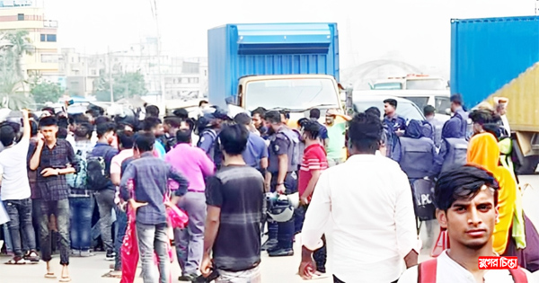 সিদ্ধিরগঞ্জে লরির ধাক্কায় শ্রমিকের&nbsp;মৃত্যু, প্রতিবাদে সড়ক অবরোধ