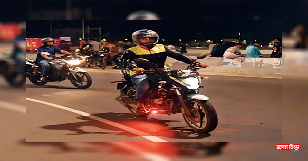 রাতের ৩০০ ফুটে আতঙ্ক&nbsp;তরুণদের বাইক