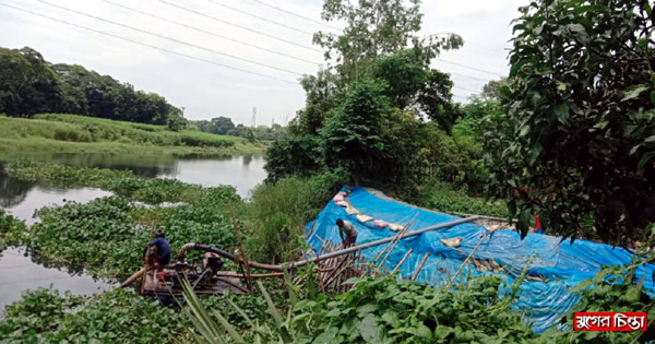ব্রহ্মপুত্র নদে ড্রেজার বসিয়ে বালু উত্তোলনে&nbsp;আতঙ্ক