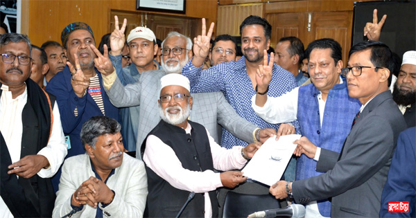 পিতা শামীম ওসমানের পক্ষে পুত্র অয়ন ওসমানের প্রতীক গ্রহণ