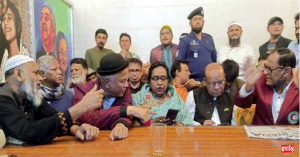 বিরতি দিয়ে পার্টি অফিসে&nbsp;আইভী-হাই-আনোয়ার