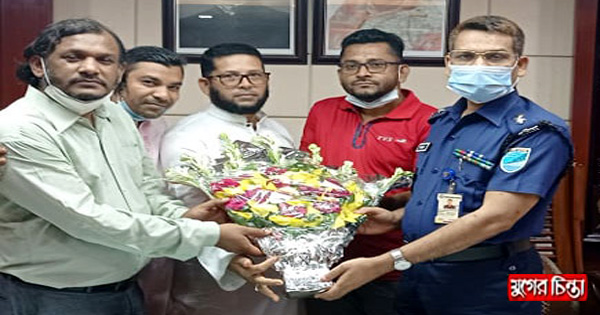 মুক্তিযুদ্ধ প্রজন্মলীগ জেলা কমিটির এসপি&rsquo;র সাথে শুভেচ্ছা বিনিময়