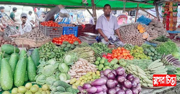 বাজারগুলোতে মাছের দাম চড়া, কমেছে সবজির দাম