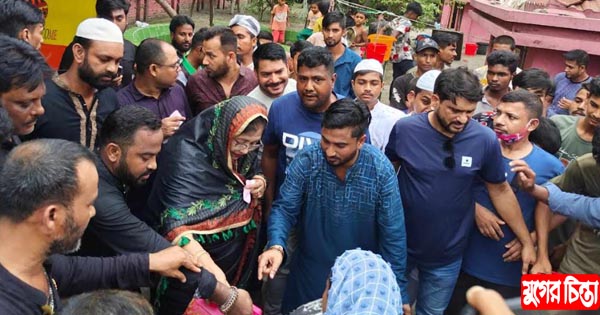 শোক দিবসে আজমেরী ওসমানের পক্ষে মমিন ও সজিবের দোয়া ও খাবার বিতরন