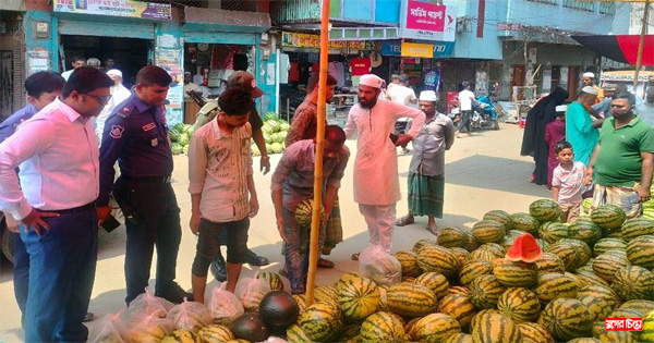 না.গঞ্জে অতিরিক্ত দামে মাংস ও তরমুজ বিক্রি করায় জরিমানা