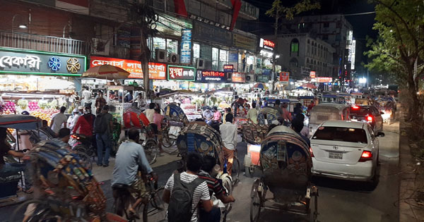 লকডাউন আছে, লকডাউন নেই!