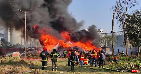 আবারো বিআইডব্লিউটিএ&rsquo;র গুদামে ভয়াবহ অগ্নিকাণ্ড