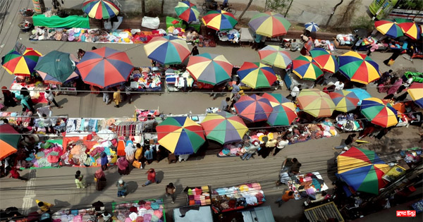 সলিমুল্লাহ সড়ক এখন ওয়ান ওয়ে, ভোগান্তি চরমে &nbsp;