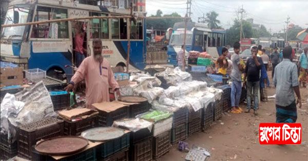 ভাঙা গড়ায় আর্থিক ক্ষতিতে ফুটপাত ব্যবসায়ীরা