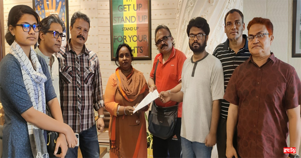 শীতলক্ষ্যা পাড়ের গাছ রক্ষায় মেয়রের কাছে দাবিনামা উপস্থাপন