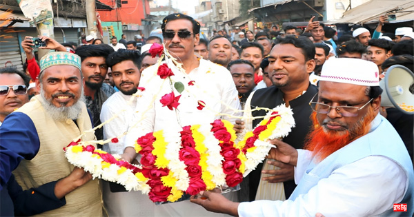 শামীম ওসমানকে ফুলের নৌকা উপহার দিলেন এনায়েতনগর ৫নং ওয়ার্ড আ.লীগ