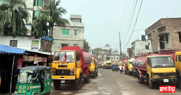 তিন দফা দাবিতে না.গঞ্জে তেল উত্তোলন ও পরিবহন বন্ধ