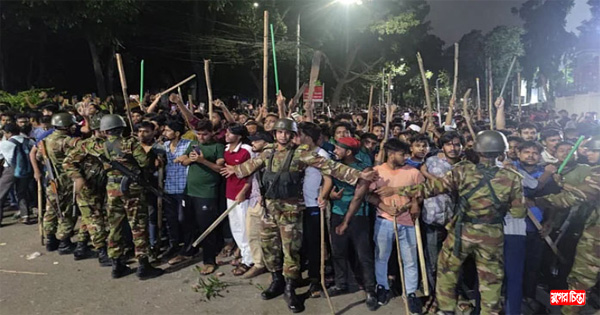 সচিবালয় অবরুদ্ধের পর সংঘর্ষ, পাল্টাপাল্টি ধাওয়া