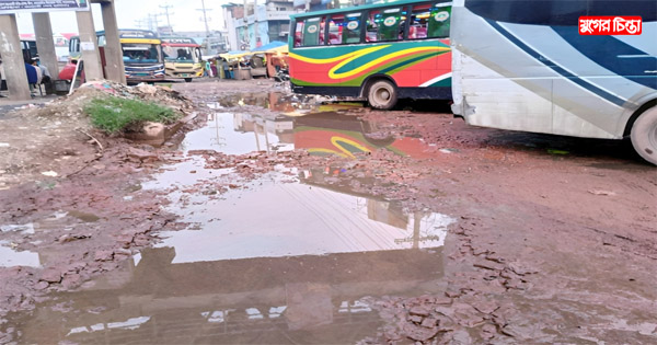 টানা বৃষ্টিতে ঢাকা-চট্টগ্রাম মহাসড়কে জলাবদ্ধতা