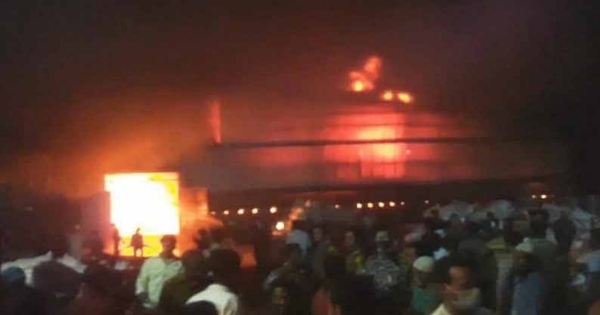 রূপগঞ্জে সিম গ্রুপে ভয়াবহ আগুন
