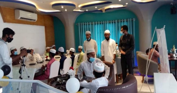 এতিমদের মধ্যাহ্নভোজের মাধ্যমে রেস্টুরেন্টের শুভ উদ্বোধন