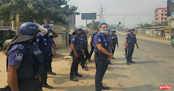 দুর্গাপূজায় নাশকতা এড়াতে রূপগঞ্জে যানবাহনে পুলিশের ব্যাপক তল্লাশি