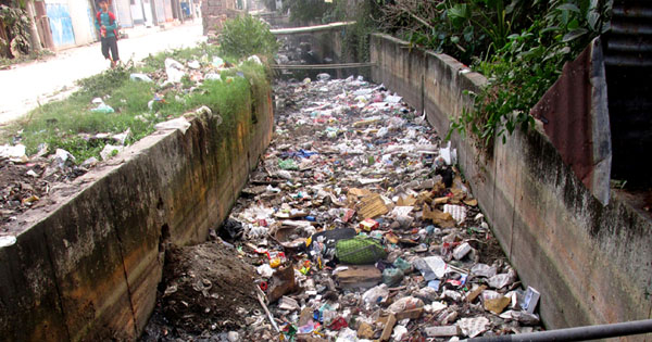 পলিথিন প্লাস্টিকে ঠাসা কুতুবপুরের ড্রেন&nbsp;