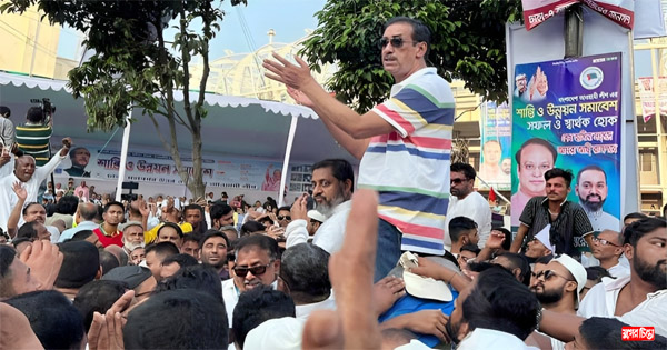 &lsquo;শেখ হাসিনা&rsquo; স্লোগানে ঢাকার রাজপথ&nbsp;কাঁপালো শামীম ওসমান