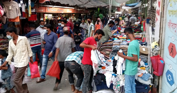 সংক্রমন বাড়লেও মাস্ক পড়তে অনীহা