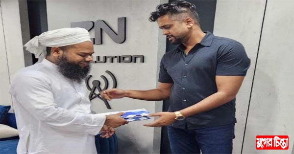 পিতার অনুদান নিয়ে ক&zwj;্যান্সার আক্রান্ত&nbsp;রোগীর পাশে অয়ন ওসমান