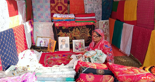 কারুশিল্প মেলায় মুগ্ধতা&nbsp;ছড়াচ্ছে নকশিকাঁথা