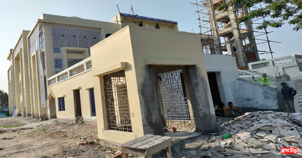মিনার ও ডেকোরেশনসহ ২০ ভাগ&nbsp;কাজ এখনো বাকি