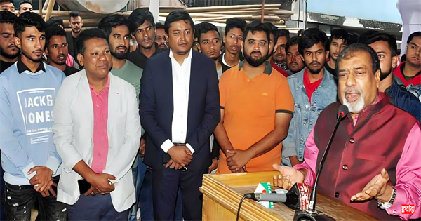 সাবালক ছাত্রদের গা-ছাড়া না দিয়ে উপার্জন করতে হবে: সেলিম ওসমান