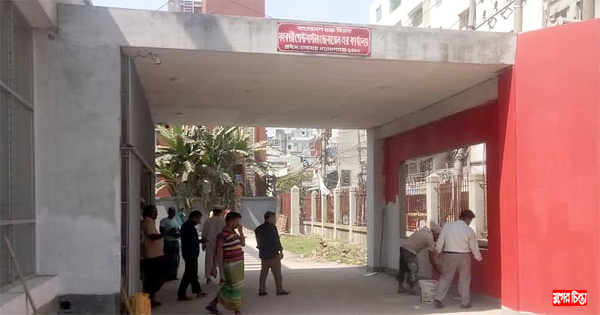 জরাজীর্ণ ভবন ছেড়ে নতুন ভবনে না.গঞ্জ ডাকঘর