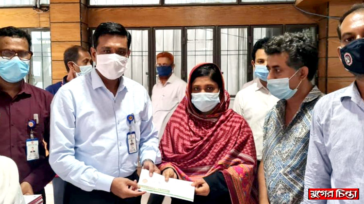 শ্রমিকের বেতন না দিয়ে মালিকের পলায়ন, মানবিক সহায়তা নিয়ে ডিসি
