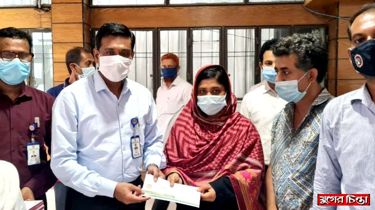 শ্রমিকের বেতন না দিয়ে মালিকের পলায়ন, মানবিক সহায়তা নিয়ে ডিসি