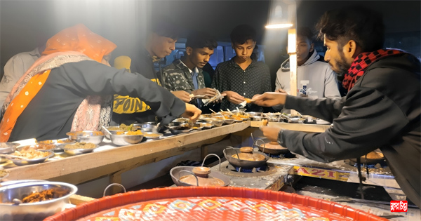 একটি চিতই পিঠা কিনলেই ২১ পদের ভর্তা ফ্রি