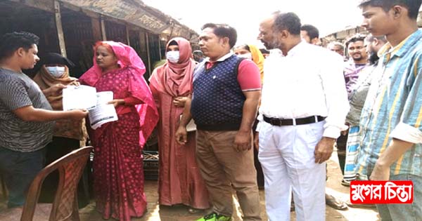 নির্বাচন বর্জন ও অসহযোগ আন্দোলনের ডাকে পারভীনের লিফলেট বিতরণ