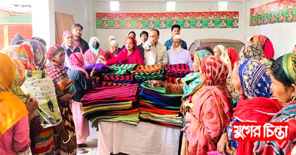 জিয়াউর রহমানের জন্মবার্ষিকীতে পারভীনের শীতবস্ত্র বিতরণ