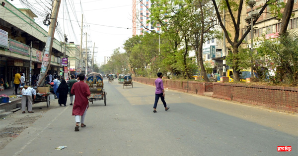 টাকা বিনিয়োগে শহর ফাঁকা