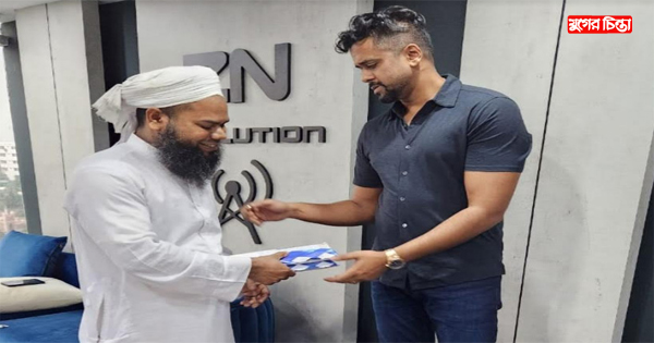 পিতার অনুদান নিয়ে ক্যান্সার আক্রান্ত রোগীর পাশে অয়ন ওসমান