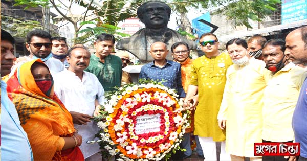 বঙ্গবন্ধুর ভাস্কর্যে মেয়র আইভীর শ্রদ্ধাঞ্জলি (ভিডিও)