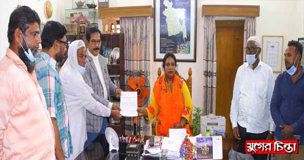 ফরাজিকান্দা-কলাগাছিয়া সড়ক বহালের দাবিতে মেয়র আইভীকে স্বারকলিপি