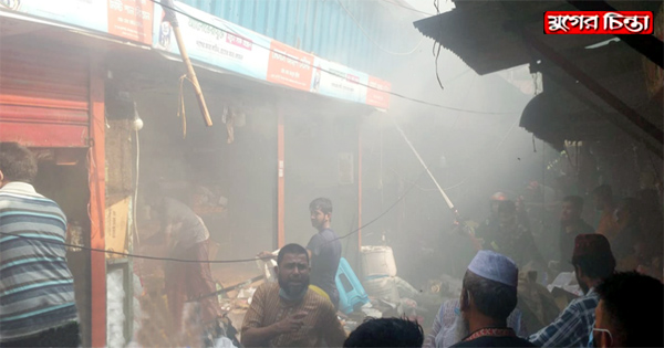 দিগু বাবুর বাজারে অগ্নিকাণ্ড