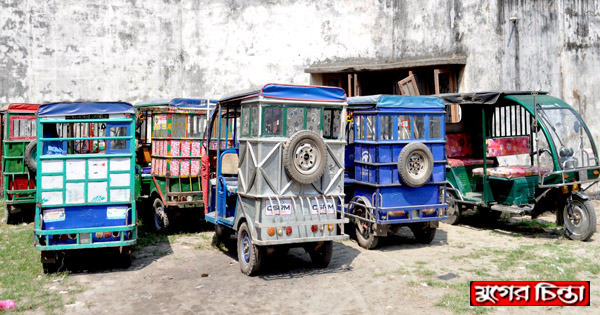 চাষাঢ়ায় অবৈধ ইজিবাইক আটকে অভিযান
