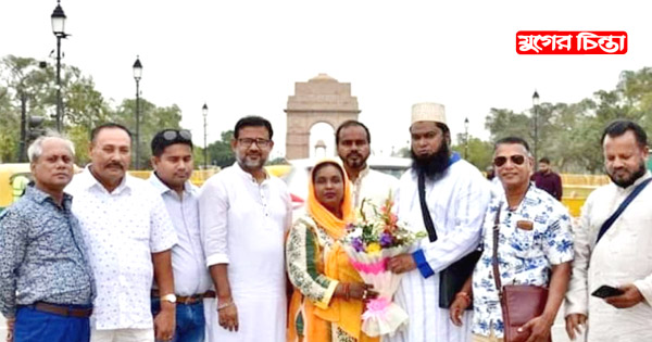 মেয়র আইভীকে ফুলেল শুভেচ্ছা জানিয়েছেন শ্রমিক নেতা পলাশ