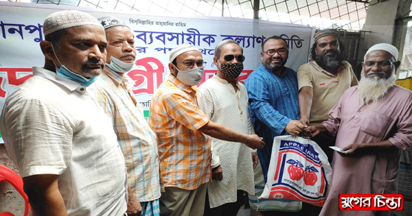 খানপুর বাজার ব্যবসায়ী কল্যাণ কমিটির ঈদ সামগ্রী বিতরণ