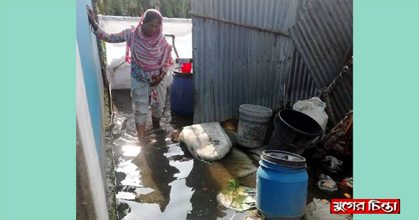 বৈশাখ মাসে বসতভিটায় হাঁটু পানি