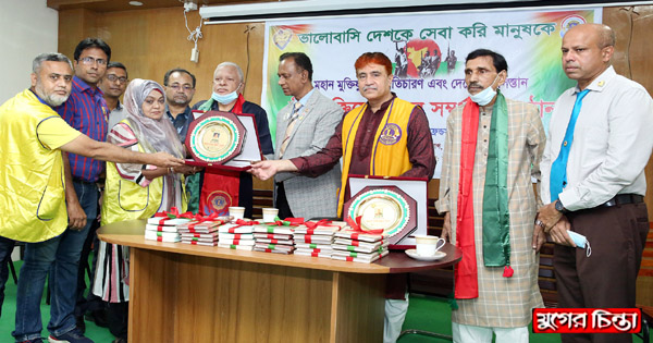 লায়ন্স ক্লাব অব না&rsquo;গঞ্জ ফ্রেন্ডস দুই বীর মুক্তিযোদ্ধাকে সংবর্ধনা