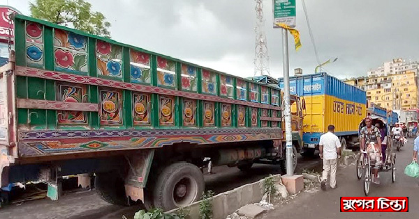 বাস, ট্রাক ও হকারে&nbsp;দিনভর দুর্ভোগ