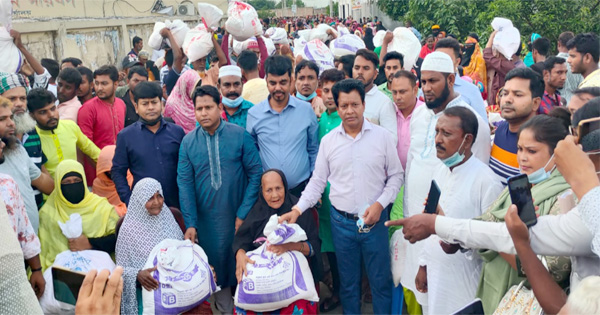 রংধনু গ্রুপের উদ্যোগে ৫ হাজার মানুষের মাঝে খাদ্যসামগ্রী বিতরণ