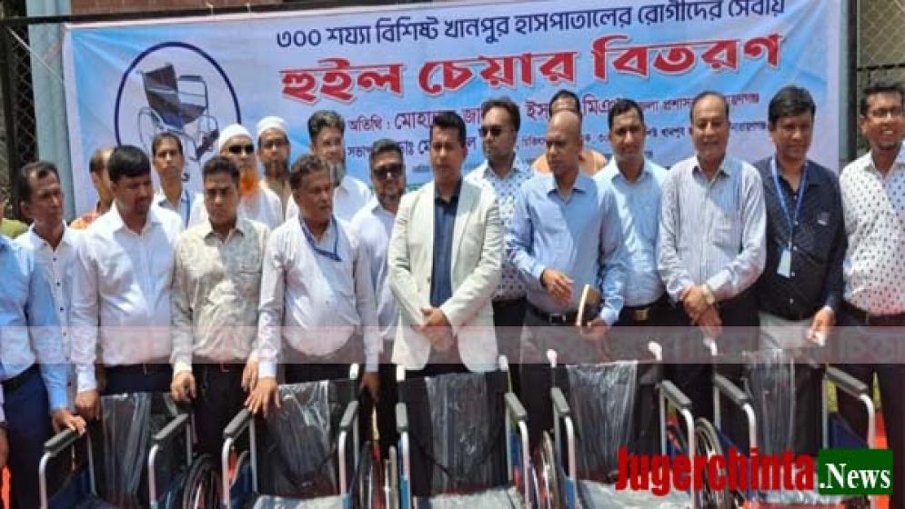 না.গঞ্জ ৩০০ শয্যা হাসপাতালে হুইল চেয়ার বিতরণ করলেন জেলা প্রশাসক