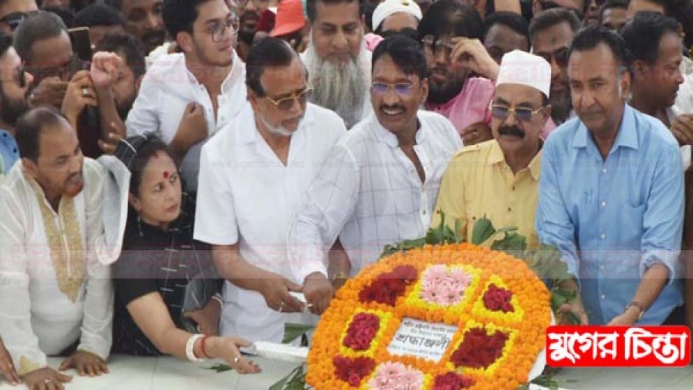 ৪৪ দিন পর জিয়াউর রহমানের সমাধিস্থলে হাস্যোজ্জ্বল জাকির খান, সমালোচনা!